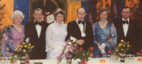 Von links: Nebenkönigspaar Agnes und Erhard Heller, Königspaar Hanna und Alwin Wegmann, Nebenkönigspaar Maria und Richard Schumacher