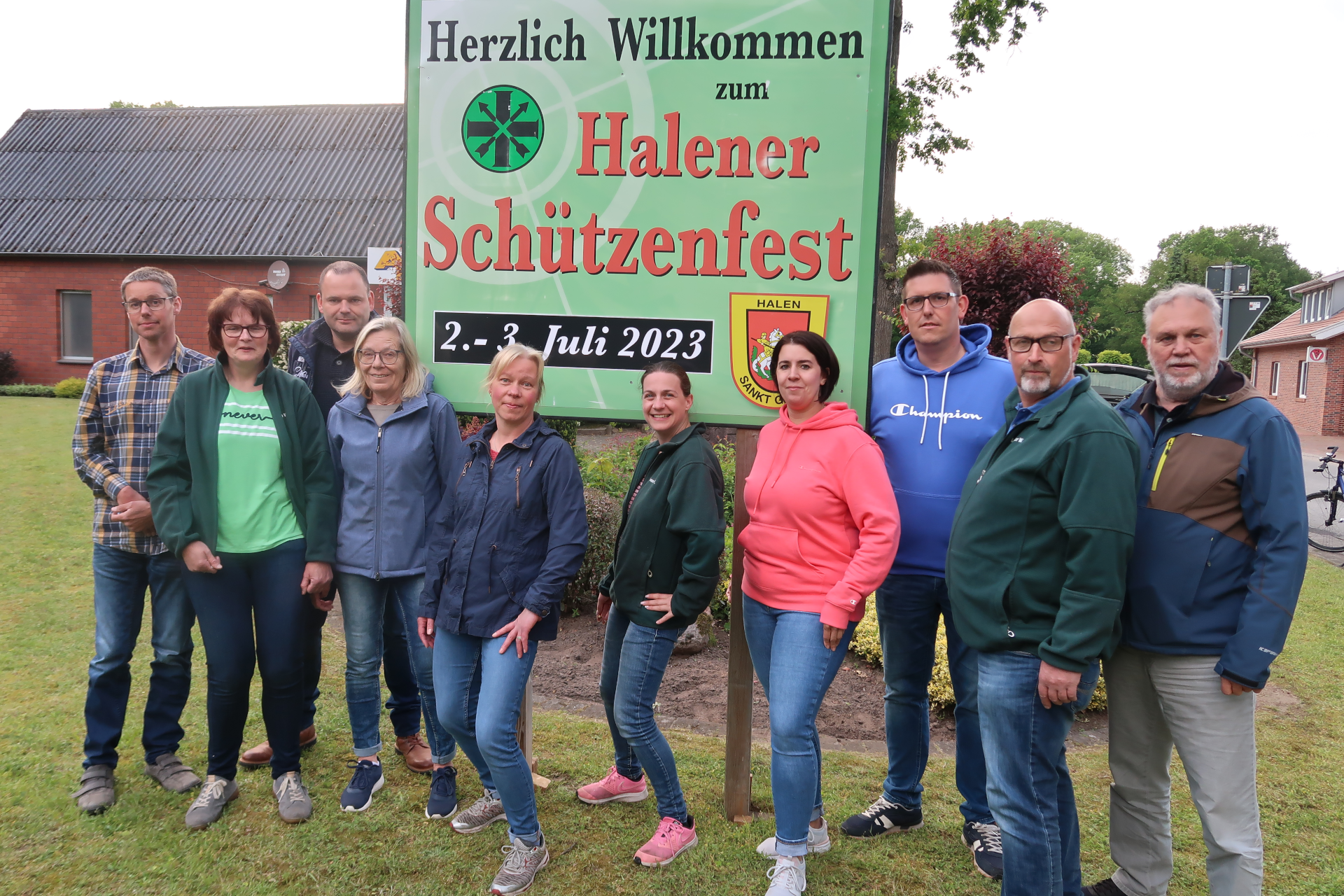 You are currently viewing Schilder kündigen bevorstehendes Schützenfest an